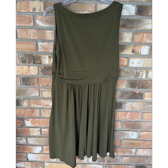 Belle Poque Women’s Sleeveless Army Green Pleated Dress Size XL - Picture 2 of 5